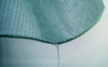 プール等の出入り口で使用する素足専用水切り抗菌マット